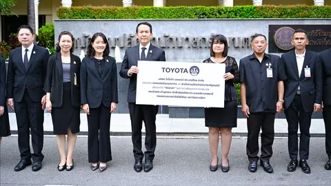 สปน. รับมอบยานพาหนะพร้อมบุคลากรจากโตโยต้า ร่วมภารกิจ “จิตอาสา” สนับสนุนงานพระราชพิธีพระศพพระองค์ภา