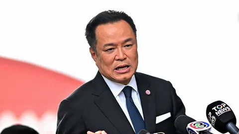 จับทาง กกต. เน้น “ชงบาง” ดีเอสไอไล่ฟันสำนวนหลุด : อุ้ม “อนุทิน” แหกกระแส ลากเกมยาวตั๋วอำนาจ