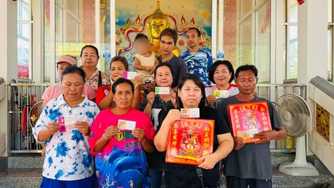 คอหวยเฮลั่น "เลขขันน้ำมนต์" วัดห้วยสูบให้โชค มาจุดประทัดแก้บน ได้เลขเด็ดไปลุ้นอีก