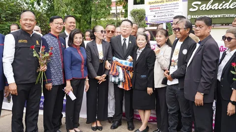 รมว.ศึกษาธิการ นำร่อง “นครพนม โมเดล”เปิดศูนย์พลังสภานักเรียน  ลดดอกเบี้ยครูเหลือครึ่งหนึ่ง