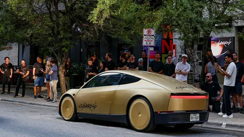 อีลอน มัสก์ เปิดตัว "Cybercab" สีทองไร้พวงมาลัย วิ่งจริงบนถนนสหรัฐฯ หวังปฏิวัติรถไร้คนขับ