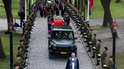 ชาวนอร์เวย์หลายพันคนร่วมส่งพระบรมศพ "กษัตริย์ฮารัลด์ที่ 5" ครั้งสุดท้าย 