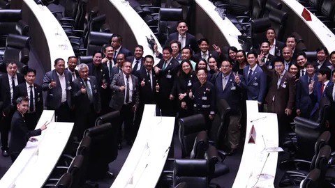 “ธรรมนัส” ย้ำ พรรคกล้าธรรมโหวตหนุนงบประมาณ 70 ยึดประโยชน์ประชาชนเหนือการเมือง