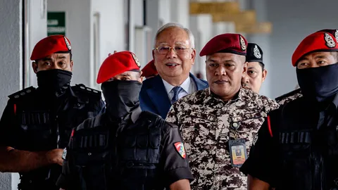 กษัตริย์มาเลเซียเลื่อนพิจารณาคำขอพระราชทานอภัยโทษ "นาจิบ ราซัก" คดี 1MDB