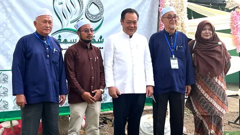 “ทวี”ล่องใต้หนุนการศึกษา ขณะที่อดีตประธานสภาทนายความ นาทวี โผล่ชื่นชมจุดยืน