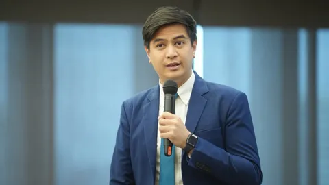 “พริษฐ์” ตั้ง 3 ข้อสงสัย สั่งฟ้องคดีฮั้ว สว. แค่ 77 ราย ชี้ตัดตอนให้ไม่ถึงนักการเมืองภูมิใจไทย