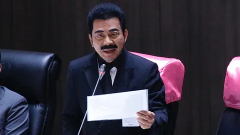 ศาลสั่งจำคุก “ศรัณย์วุฒิ ศรัณย์เกตุ” 8 เดือน คดีเสียบบัตรแทนกัน