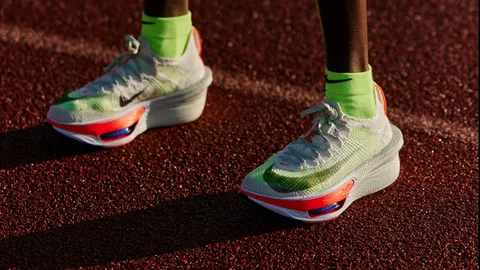 ‘Alphafly 4’ รองเท้าวิ่งรุ่นใหม่ล่าสุดจาก Nike ปลดล็อกความเร็วและมั่นใจ รักษาความเร็วตลอดเส้นทาง