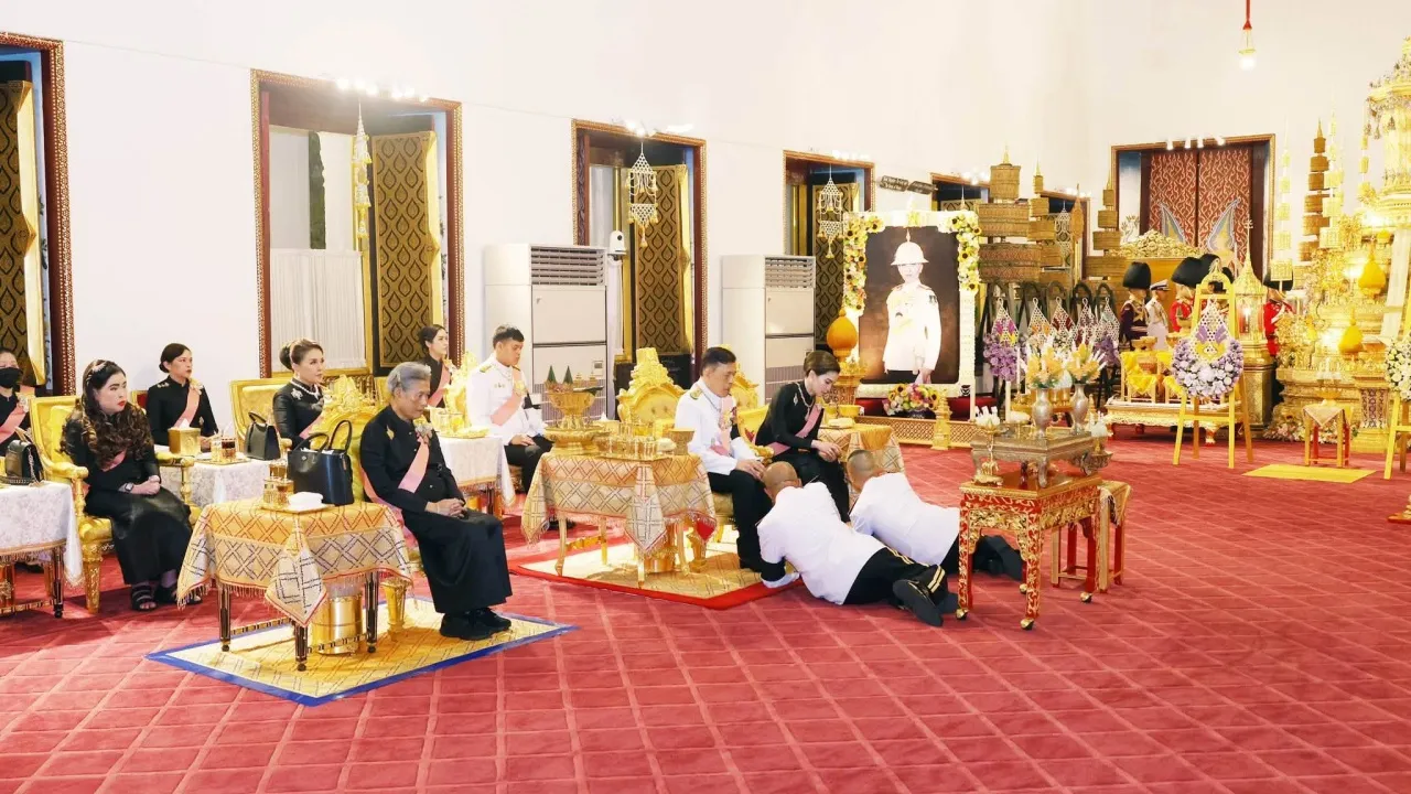 "ในหลวง-พระราชินี" ทรงบำเพ็ญพระราชกุศลสตมวาร พระราชทาน พระศพ "พระองค์ภา"