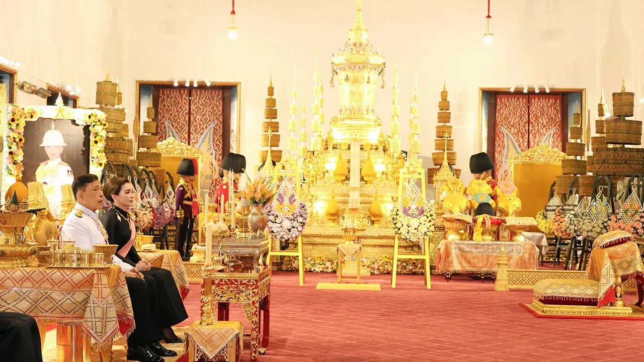 2 ล้นเกล้าฯเสด็จ 100 วันองค์ภา บำเพ็ญพระราชกุศลสตมวาร ครม.ทำบุญอุทิศถวาย