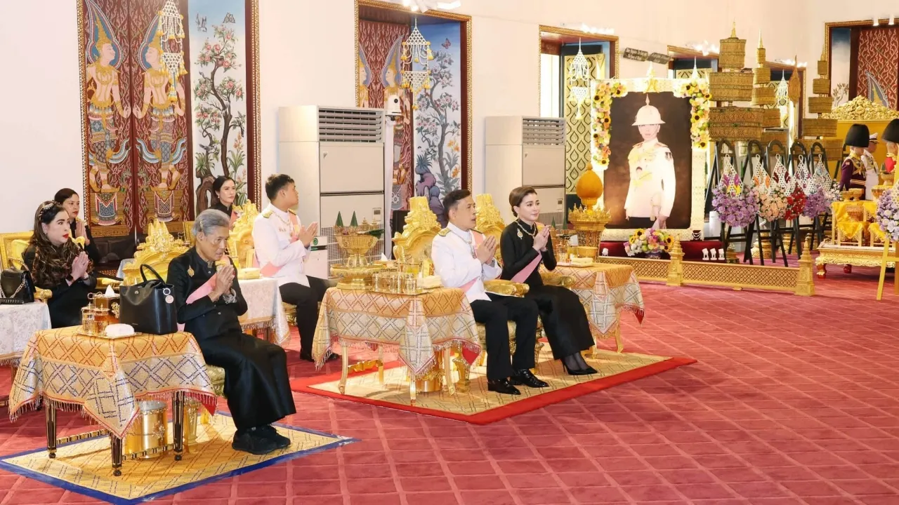 "ในหลวง-พระราชินี" เสด็จฯ ไปทรงบำเพ็ญพระราชกุศลสตมวาร พระราชทาน พระศพ "พระองค์ภา" 