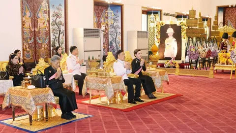 "ในหลวง-พระราชินี" เสด็จฯ ไปทรงบำเพ็ญพระราชกุศลสตมวาร พระราชทาน พระศพ "พระองค์ภา" 