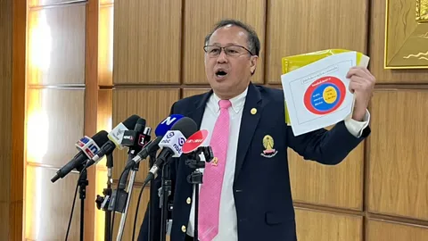 “หมอตุลย์” บุก กกต. จี้ทบทวนมติฮั้ว สว. ชงส่งศาลฎีกาเชือดทั้ง 229 คน