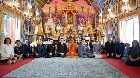 นายกฯ เยี่ยมวัดไทยในนครนิวยอร์ก บอกคนไทยสบายใจได้ รัฐบาลเดินหน้าเศรษฐกิจ ปราบคอร์รัปชัน สแกมเมอร์