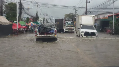น้ำคลองพรหมโหด ล้นทะลักท่วมตลาดโรงเกลือ โรงเรียนต้องปิดชั่วคราว