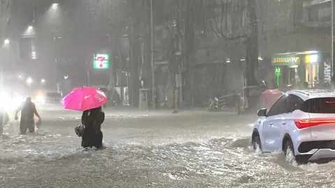 ฝนหนักจริง ตกไม่หยุดจมตะวันออก อรัญฯ วิกฤติสั่งปิดโรงเรียน บ่าท่วมถนนเมืองพัทยา