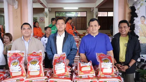 “ธนกร” เมินฝ่ายค้านโหมโรงศึกซักฟอก-ชาวบ้านชมไทยช่วยไทยพลัสกระตุ้นเศรษฐกิจได้จริง