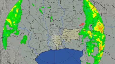 กทม. เช้านี้ฟ้าเริ่มโปร่ง ฝนเว้นระยะ หลังเมฆฝนช่วงดึกผ่านพ้น เร่งสูบน้ำเต็มกำลัง