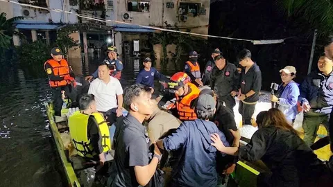 ใช้โมเดลหาดใหญ่ ฟื้นฟูกรุงเทพฯ นายกฯลงพื้นที่ท่วมขัง ผลักดันโปรเจกต์ใหญ่ แก้ปัญหาระยะยาว