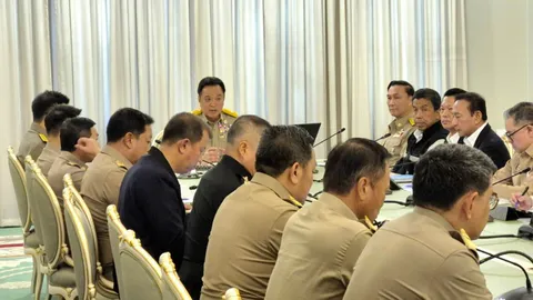 นายกฯ ถกด่วนแก้น้ำท่วม กทม. เร่งทำให้น้ำลด-ความช่วยเหลือต้องถึงประชาชนเร็วที่สุด