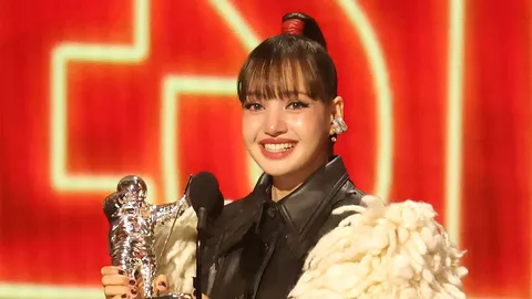 สร้างประวัติศาสตร์! “ลิซ่า” น้ำตาคลอตื้นตัน คว้า Best Pop เวที MTV VMAs