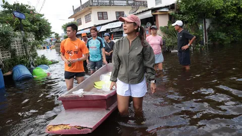 “ศิริกัญญา” ลุยน้ำปทุมธานี หวั่นระบายไม่ทันก่อนมวลน้ำเหนือบุกสมทบ