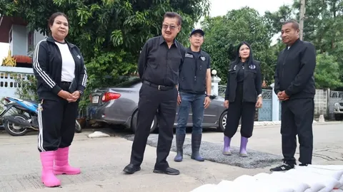 นายกเล็กนครนนท์ เผยเร่งสูบน้ำ คาดอีก 2-3 วันแห้งปกติ เร่งเสริมกระสอบทรายริมฝั่งแม่น้ำเจ้าพระยา