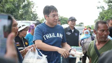 “อัครนันท์” ช่วยน้ำท่วมกาญจนบุรี ย้ำ ผู้แทนฯ ไม่ใช่แค่ทำงานในสภา 