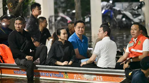 เคาะงบ 4.7 พันล้าน เยียวยาภัยน้ำท่วม 1.6 แสนล้านขุดคลองใหม่ นายกฯรับสภาพถูกประชาชนด่า
