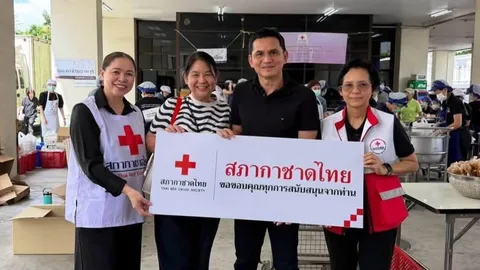 ไทยช่วยไทย "โค้ชซิโก้" บริจาคเงินสภากาชาดไทย-ร่วมเป็นอาสาสมัคร ช่วยน้ำท่วมกรุงเทพ
