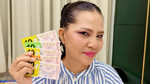 ไม่มีกั๊ก! “สุนารี ราชสีมา” โชว์ลอตเตอรี่ปึกใหญ่ให้ดูเต็มๆ หลังงวดที่แล้วรับโชคชุดใหญ่