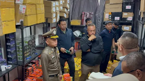 ทลายบิ๊กลอต บุหรี่ไฟฟ้า 100 ล้าน ยึดได้มโหฬาร ของ 3 แสนชิ้น ซุกโกดังฝั่งธนบุรี