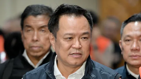“อนุทิน” ไม่ตอบปม “ศุภชัย” ชงให้ไทยพีบีเอส ใช้งบจากรัฐแทนภาษีบาป