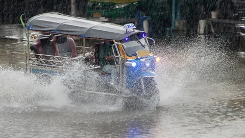 ประกาศฉบับ 6 เตือนอากาศแปรปรวน เช็กพื้นที่เสี่ยงฝนตกหนัก หลายจังหวัดรวม กทม.