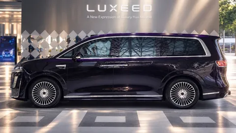 LUXEED  แบรนด์รถยนต์ระดับไฮเอนด์จาก Chery Group เผยโฉม MPV ลักชัวรี LUXEED EHV (V9)