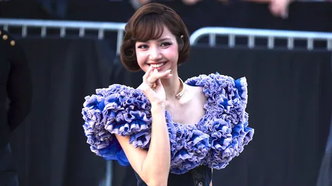 เฉลยแล้ว ใครคือนักฟุตบอลที่แอบมอง ลิซ่า ในงานแฟชั่นโชว์ Louis Vuitton