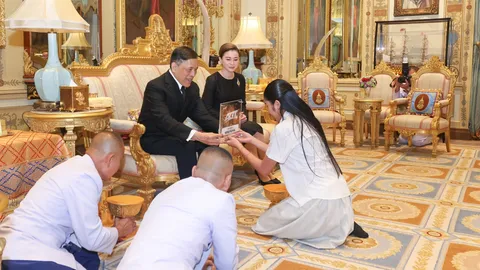 "ในหลวง-พระราชินี" พระราชทานพระบรมราชวโรกาสให้ "เนเน่ รอยัล" พร้อมครอบครัวเข้าเฝ้าฯ