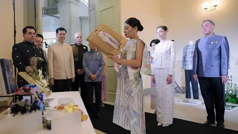 เปิดตัวหนังสือ “ชุดไทยแห่งยุคสมัย” ที่ปารีส ถ่ายทอดคุณค่าและความงดงามสู่เวทีสากล