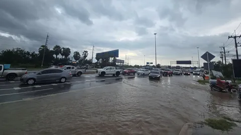 กาญจนบุรีอ่วม ฝนตกหนักต่อเนื่อง ทำน้ำป่าทะลักท่วมทางขึ้น-ลง มอเตอร์เวย์ M81