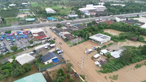 ฝนถึงฝั่งตะวันตก "เมืองเพชร" จม กาญจน์-ราชบุรีไม่รอด ถนนหลายสายอัมพาต กทม.เก็บขยะ 7 พันตัน