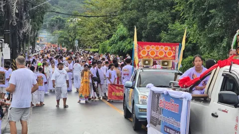 ขบวนแห่พระสะปำ–บางคู ประเพณีถือศีลกินผักที่ภูเก็ต ม้าทรงร่วมตามความเชื่อ