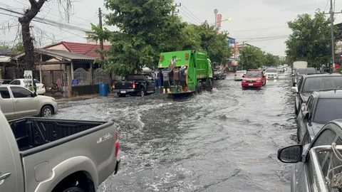 ฝนถล่มอ่างทอง ถนนในเมืองน้ำท่วมสูง 20–50 ซม. เทศบาลฯ เร่งระบายลงสู่เจ้าพระยา