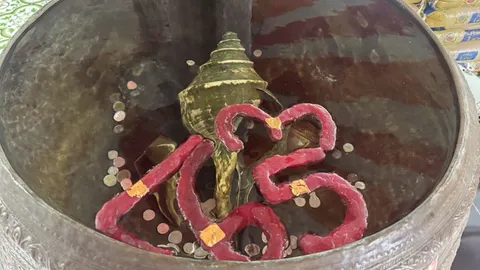 สายมูคึกคัก แห่ส่องเลขเด็ดอ่างน้ำมนต์อาศรมฤาษีเณร ลุ้นโชคงวด 16/10/69