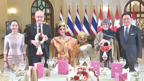 ม็อบเวิลด์แบงก์ ปักหลักนอนค้าง นายกฯ รับประธานาธิบดีสวิส เจรจา 4 ความร่วมมือ