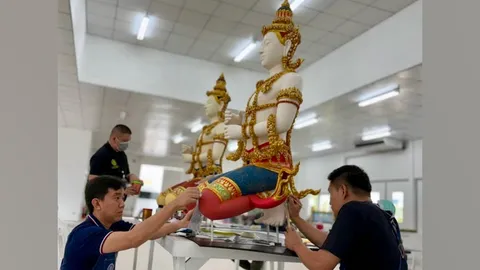 ติดตั้งประติมากรรมประดับ พระเมรุมาศ "พระพันปีหลวง"