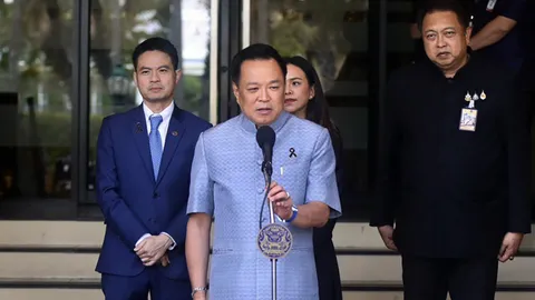 “อนุทิน” กั๊กตอบดึงกล้าธรรมร่วมรัฐบาล แย้มให้รอดูปมข่าวแบ่งกระทรวงพาณิชย์ให้