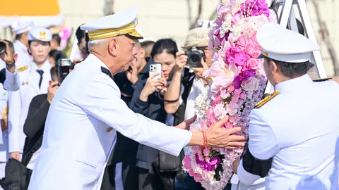 “พิพัฒน์” นำคณะรัฐมนตรีวางพวงมาลา เนื่องในวันปิยมหาราช 