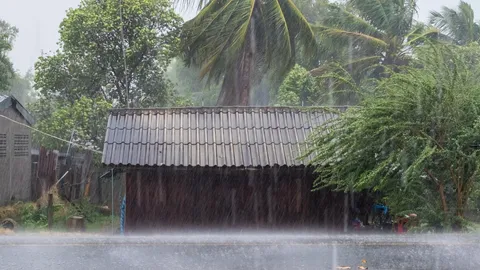 ประกาศอุตุฯ ฉบับ 10 เตือนภาคใต้-ภาคกลาง ยังมีฝนตกหนัก เช็กจังหวัดเตรียมรับมือ
