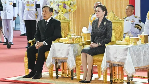 ในหลวง-พระราชินี ทรงเปิด "สถานีกลางกรุงเทพอภิวัฒน์" ทอดพระเนตรนิทรรศการ "วิวัฒน์รถไฟไทย"
