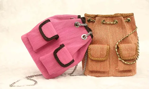 อวดโฉม! กระเป๋าผ้าทอเส้นใยผักตบชวา ครั้งแรกของโลก...!